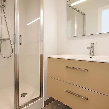 Daire Elegant Apartment, Avenue Des Champs-elysees Paris