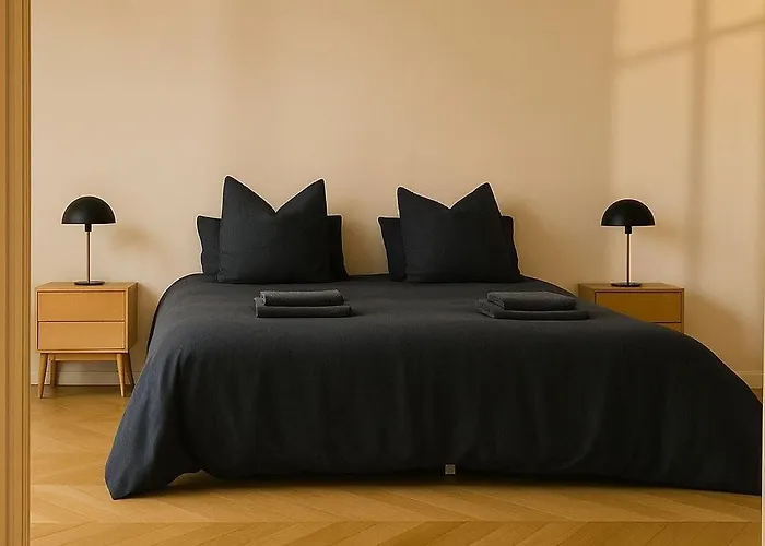 Elegant Apartment, Avenue Des Champs-elysees Paris
